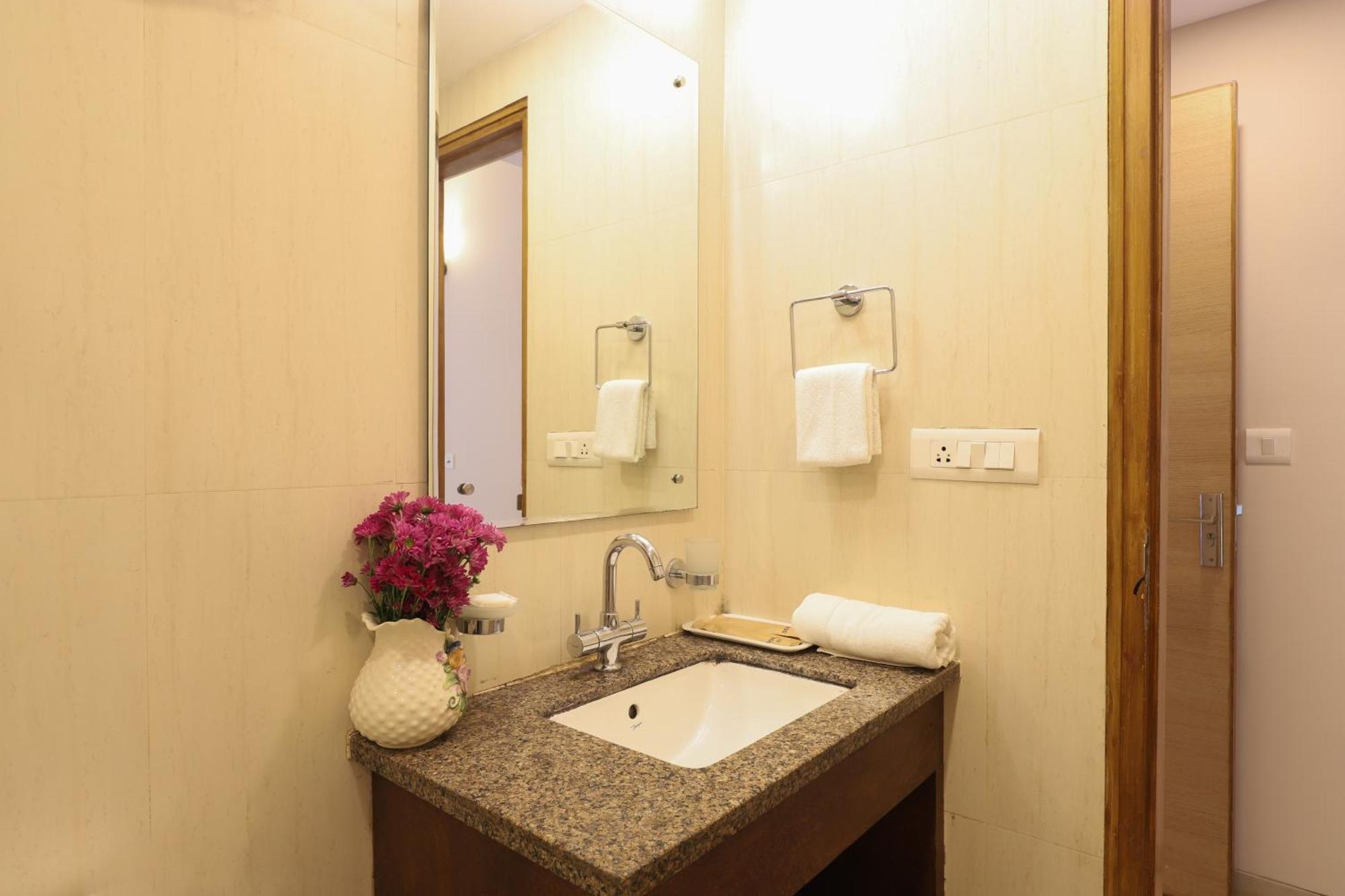 Veera Strand Park Serviced Apartments Near Calangute Ngoại thất bức ảnh