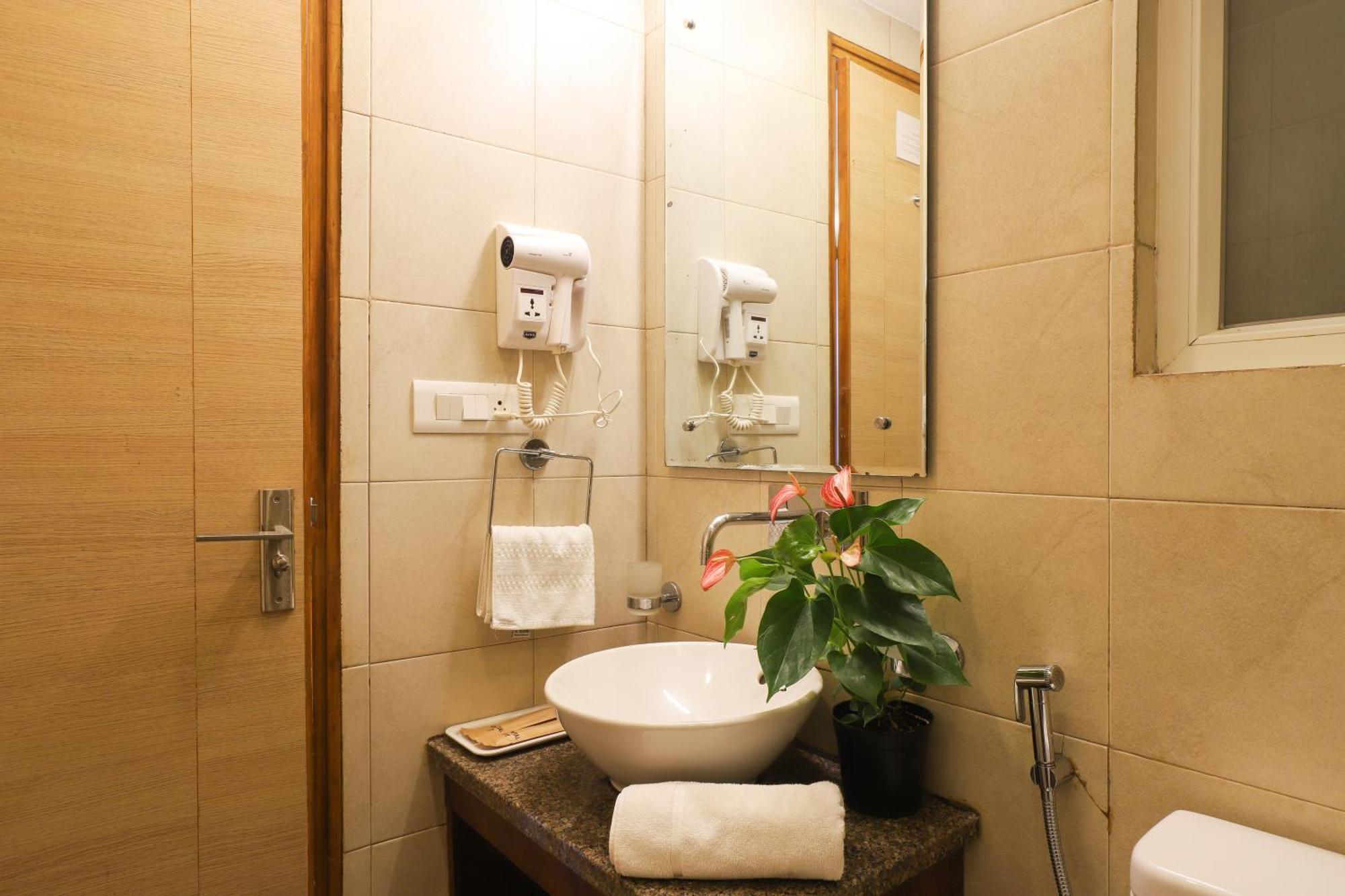 Veera Strand Park Serviced Apartments Near Calangute Ngoại thất bức ảnh
