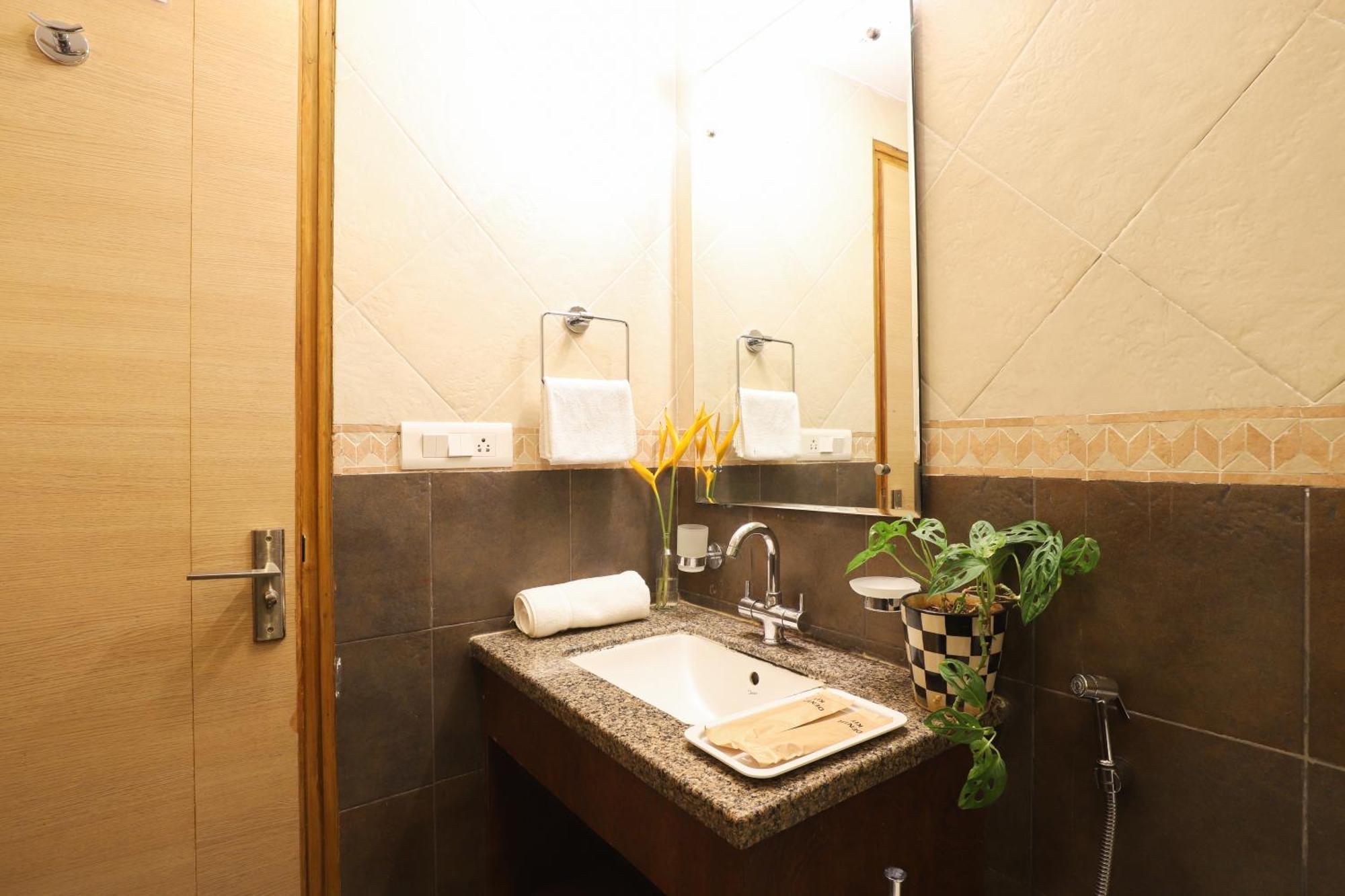 Veera Strand Park Serviced Apartments Near Calangute Ngoại thất bức ảnh